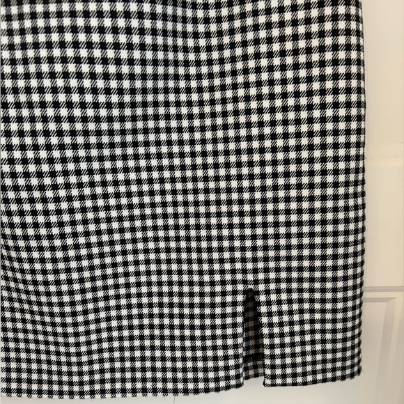 ✨2 for 15$✨Mini skirt with front slit - Dynamite - Picture 3 of 5